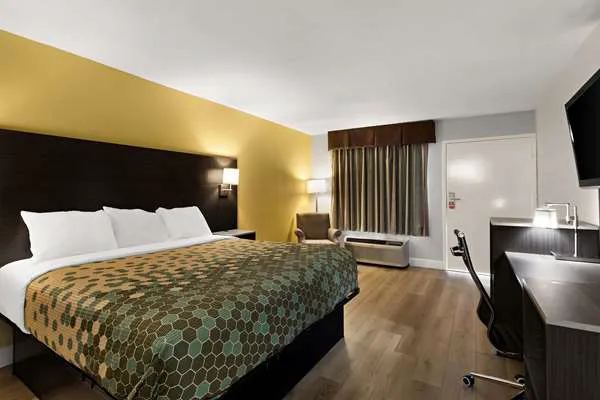 Econo Lodge White Pine Morristown I-81 & I-40 Split 4