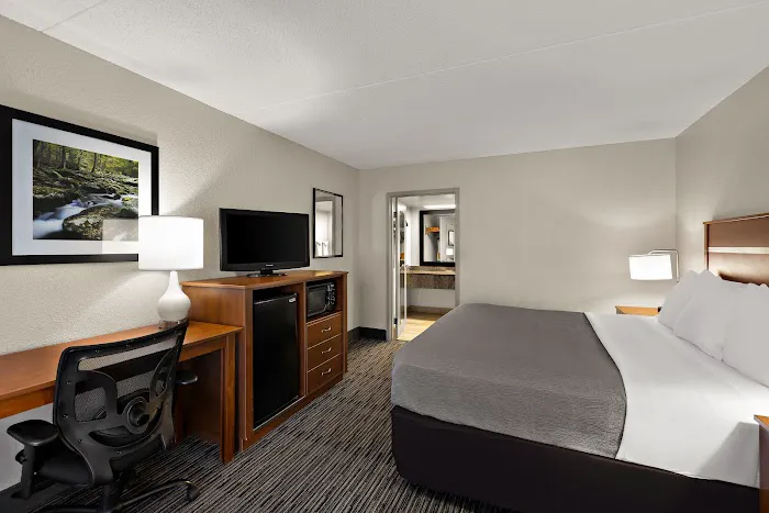 Quality Inn 4