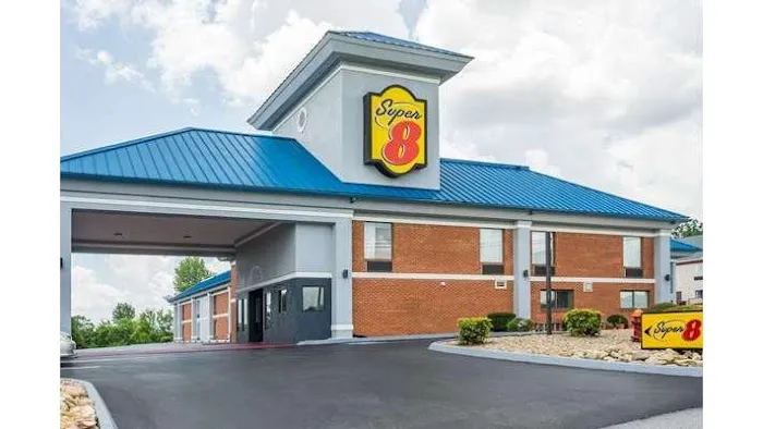 Super 8 by Wyndham Dandridge 4
