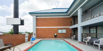Super 8 by Wyndham Dandridge