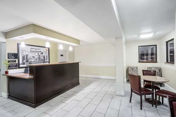 Super 8 by Wyndham Dandridge 4