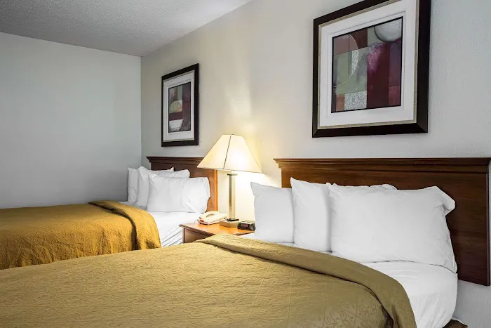 Quality Inn 4