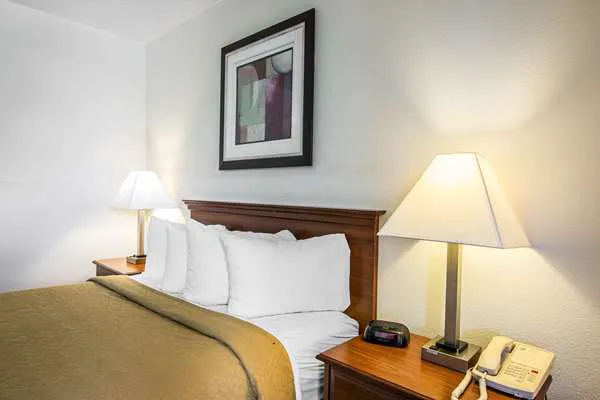 Quality Inn 4