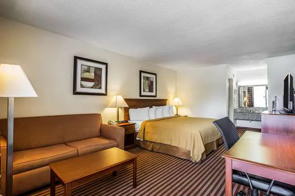 Quality Inn 4
