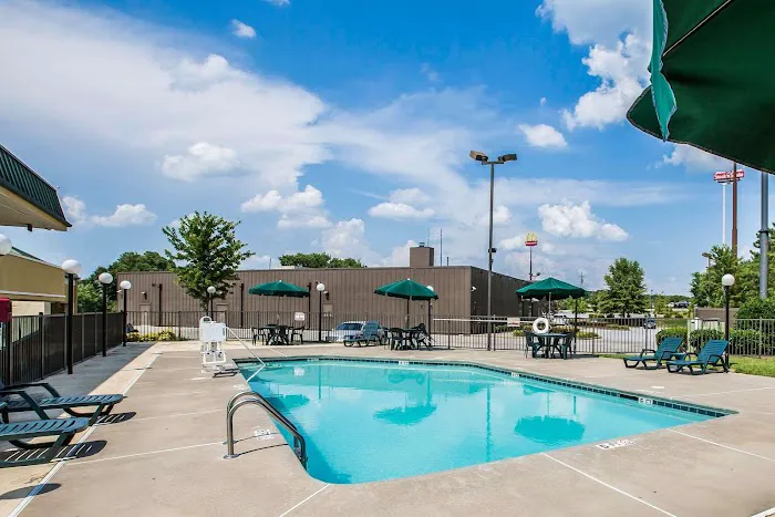 Quality Inn 4