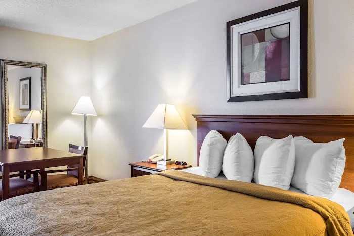 Quality Inn 4