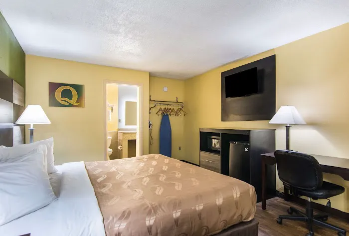Quality Inn 4