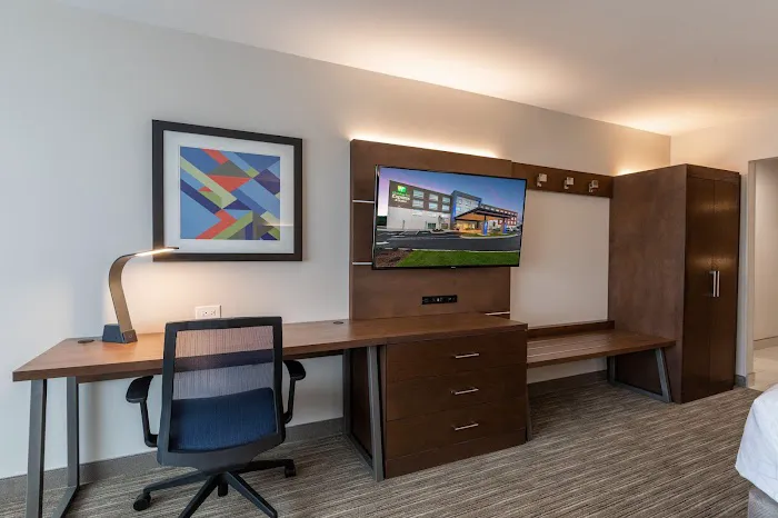 Holiday Inn Express & Suites Greenville - Taylors by IHG 4