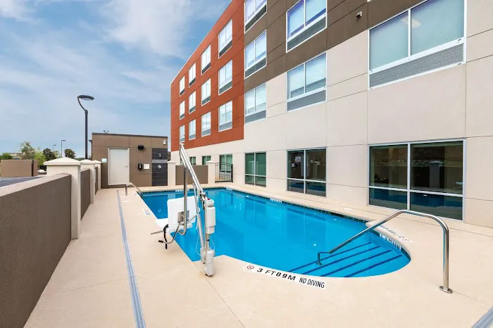 Holiday Inn Express & Suites Greenville - Taylors by IHG 4