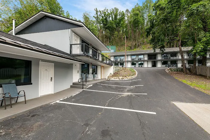 Gatlinburg Mountain Inn 4