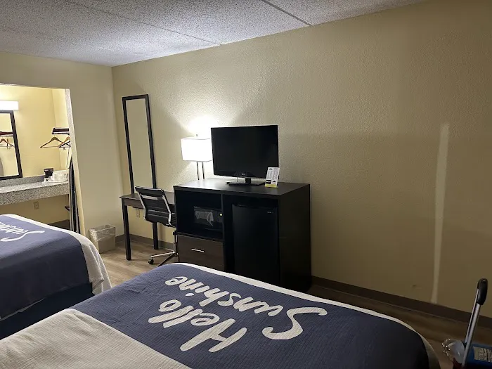 Days Inn by Wyndham Kodak/Sevierville Interstate Smokey Moun 5