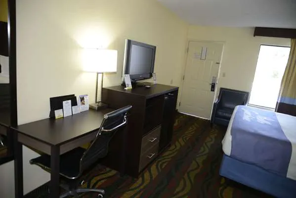 Days Inn by Wyndham Kodak/Sevierville Interstate Smokey Moun 5