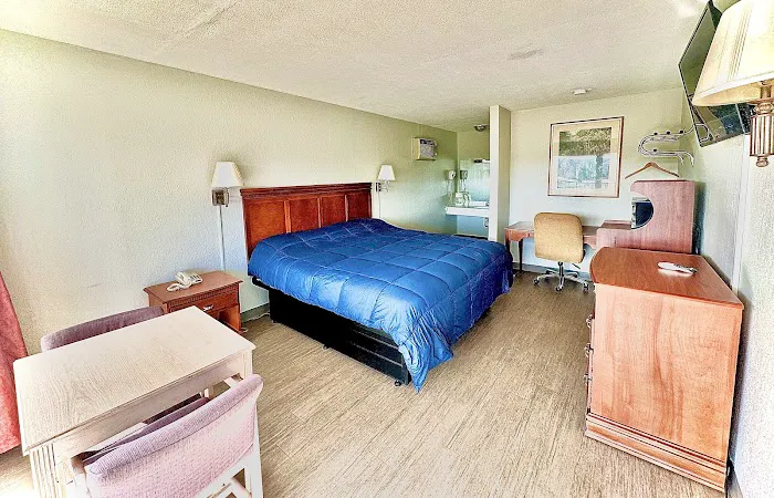 Volunteer Inn at Church Hill 3