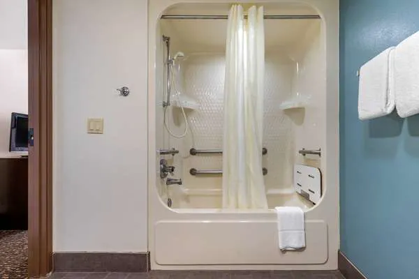 Sleep Inn & Suites 4