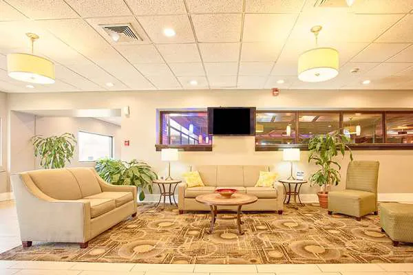 Days Inn & Suites by Wyndham Johnson City 4