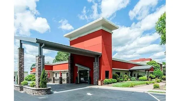 Days Inn & Suites by Wyndham Johnson City 4