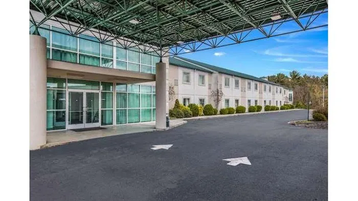 Econo Lodge 4