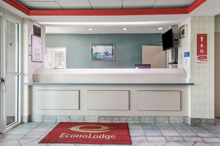 Econo Lodge 4
