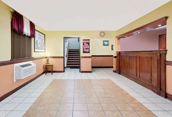 Super 8 by Wyndham Johnson City 4