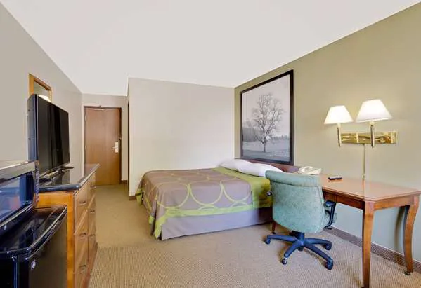 Super 8 by Wyndham Johnson City 4
