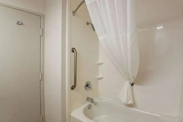 Comfort Inn 3