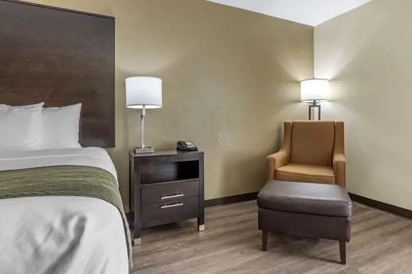 Comfort Inn 3
