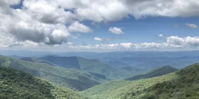 Hidden Vista Lodge - Vacation Rental with Greybeard Rentals