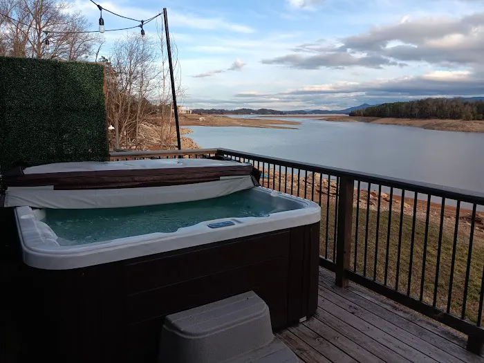 Smoky Mountain Lakeside Resort and Marina 4