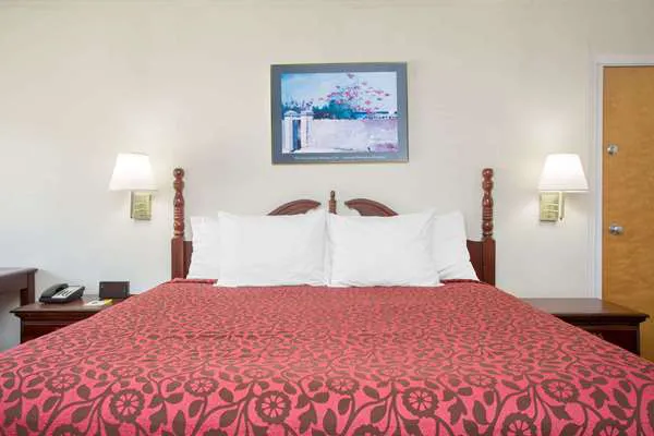 Days Inn by Wyndham Milledgeville 4