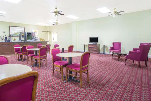 Days Inn by Wyndham Milledgeville 4