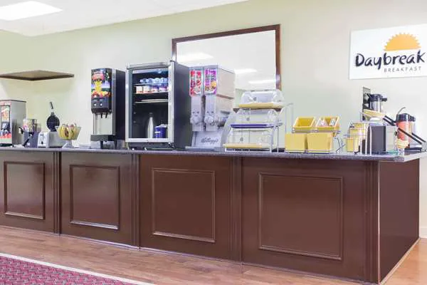 Days Inn by Wyndham Milledgeville 4