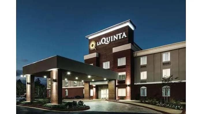 La Quinta Inn & Suites by Wyndham Milledgeville 4