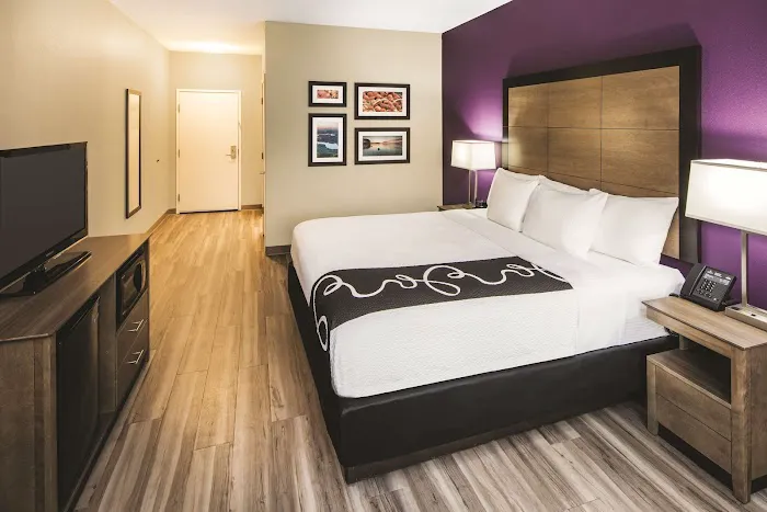 La Quinta Inn & Suites by Wyndham Milledgeville 4