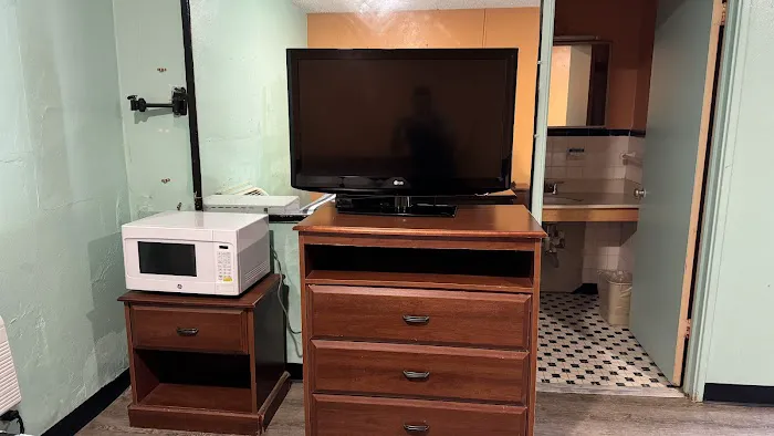 Economy Inn 4