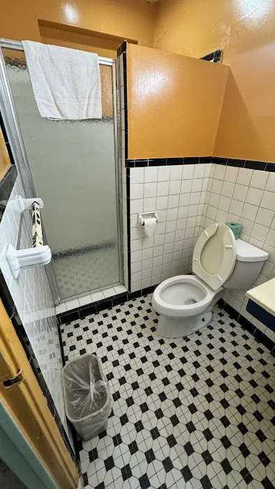 Economy Inn 4