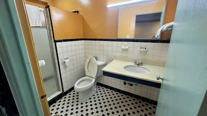 Economy Inn 4