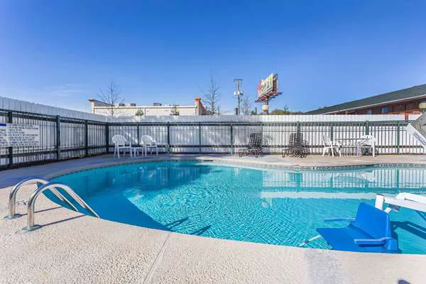 Rodeway Inn 4