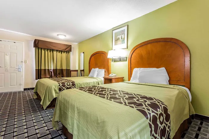 Rodeway Inn 4