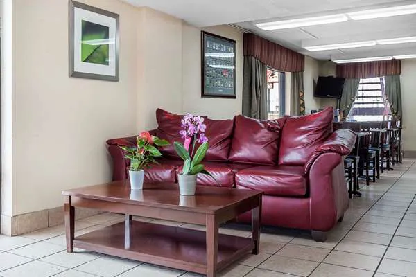 Rodeway Inn 4