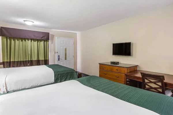 Rodeway Inn 4