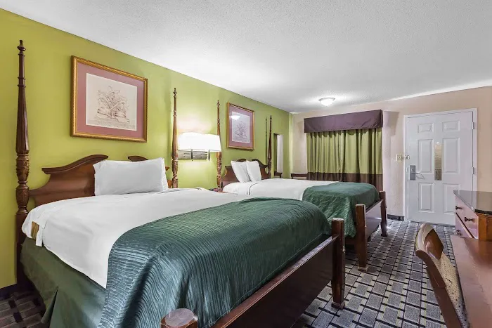 Rodeway Inn 4