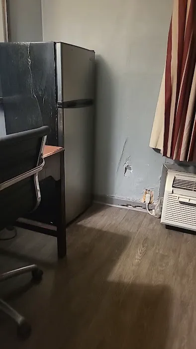 Budget Inn Express 4