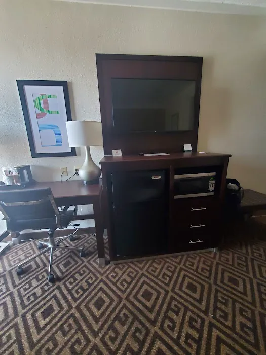 Quality Inn 4
