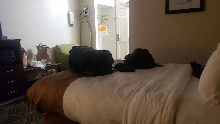 Quality Inn 4