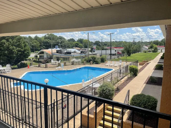 Quality Inn 4