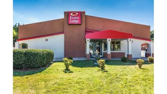Econo Lodge 4