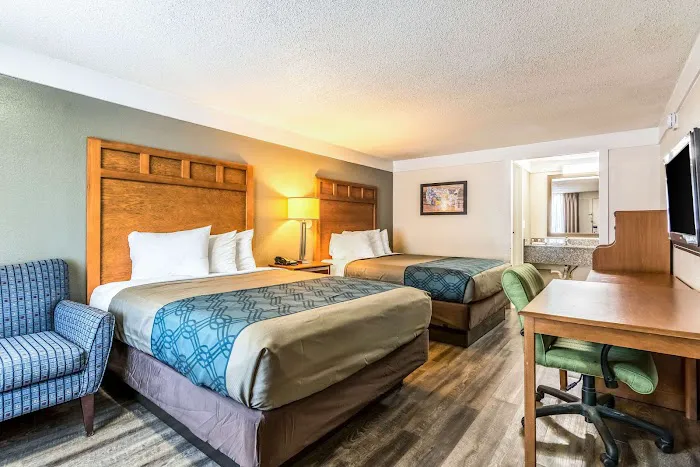 Econo Lodge 4
