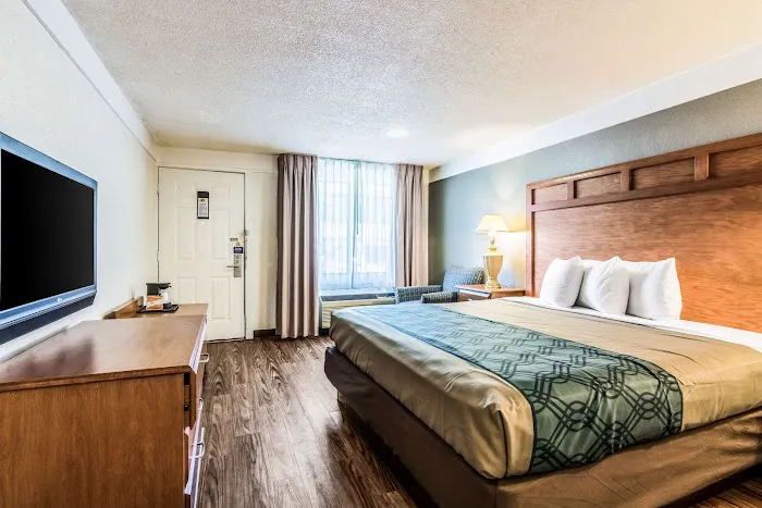 Econo Lodge 4