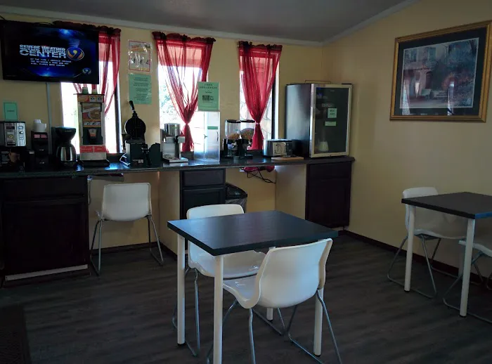 Red Carpet Inn & Suites 4