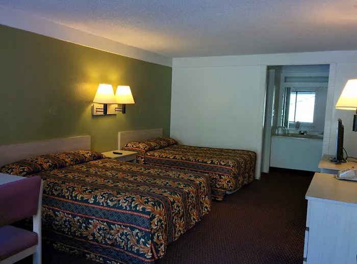 Red Carpet Inn & Suites 4